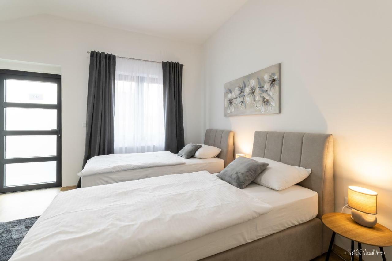 Apartmani Gundulic Осиек Экстерьер фото